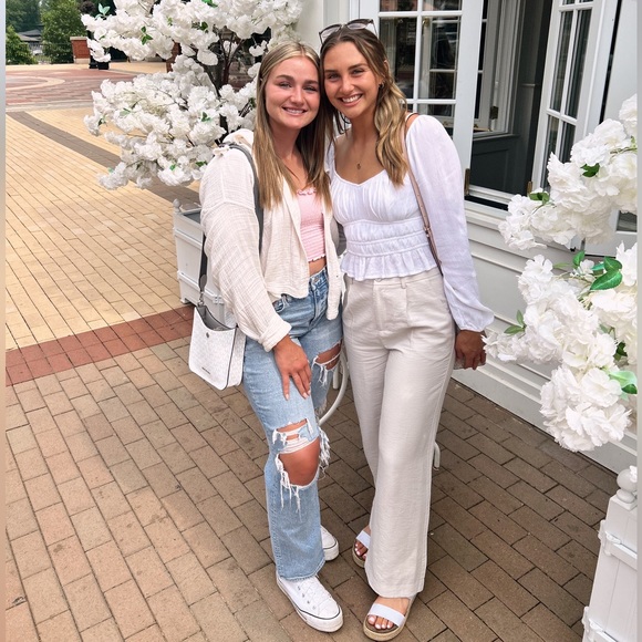 Meet Me!! 🤍✨ - Picture 3 of 7